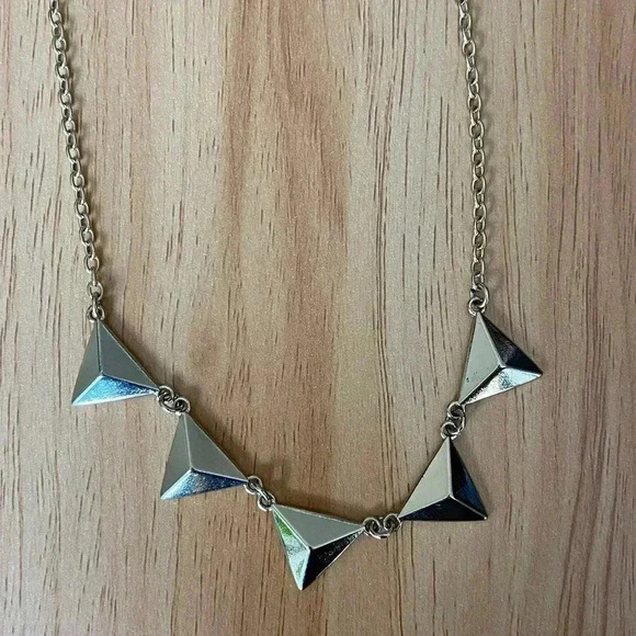 Forever 21 Gold Chain Necklace with Triangular Studs - Picture 5 of 9